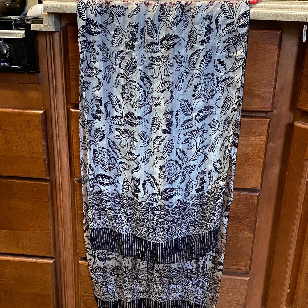 Black and White Patterned Silky Scarf with Fringe Border Fall Delicate